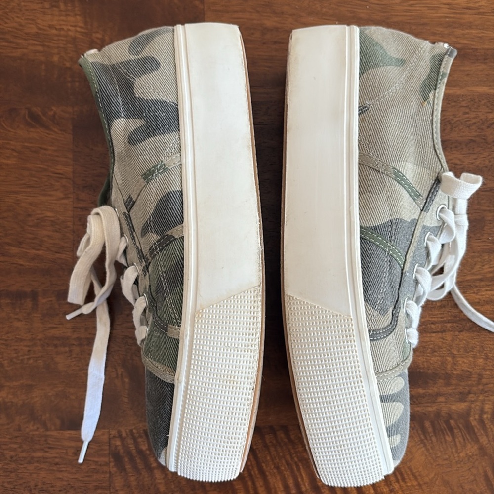 Steve Madden Emmi Camo Print Platform Sneakers - Picture 6 of 9